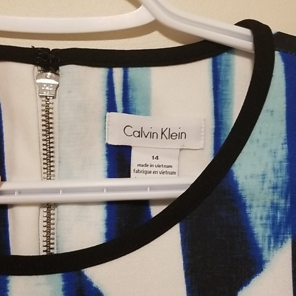 Calvin Klein sleeveless knee-length sheath dress - Picture 3 of 5